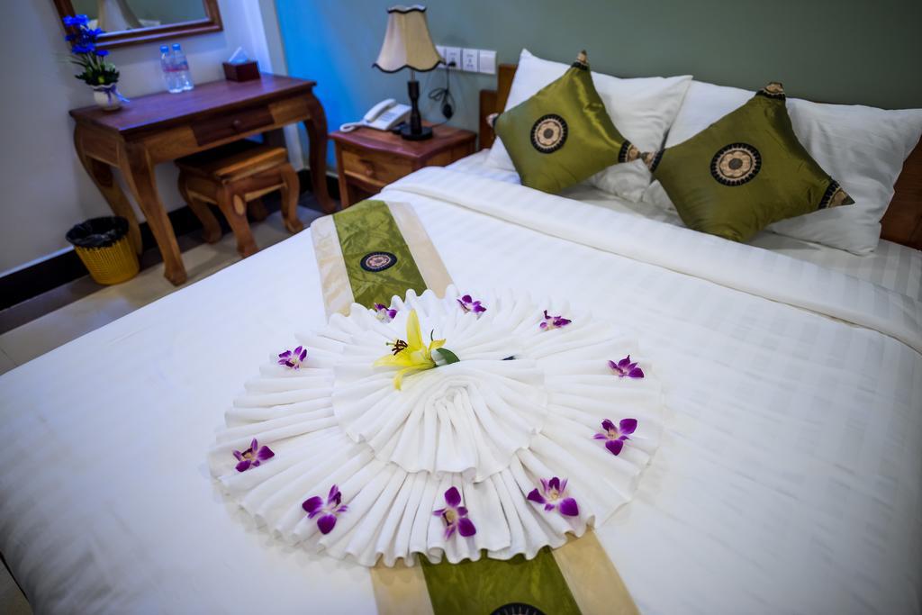 Ny Ka Smy Hotel Phnom-Penh Buitenkant foto