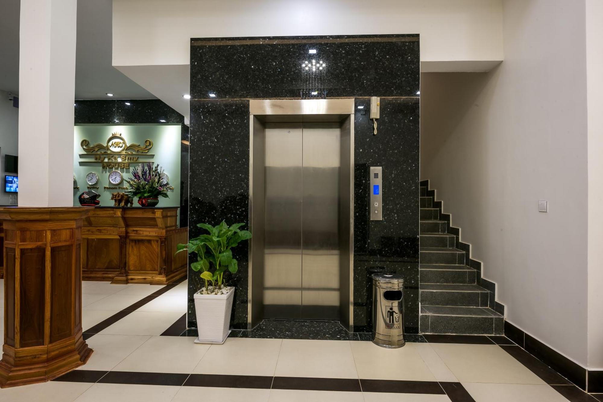 Ny Ka Smy Hotel Phnom-Penh Buitenkant foto