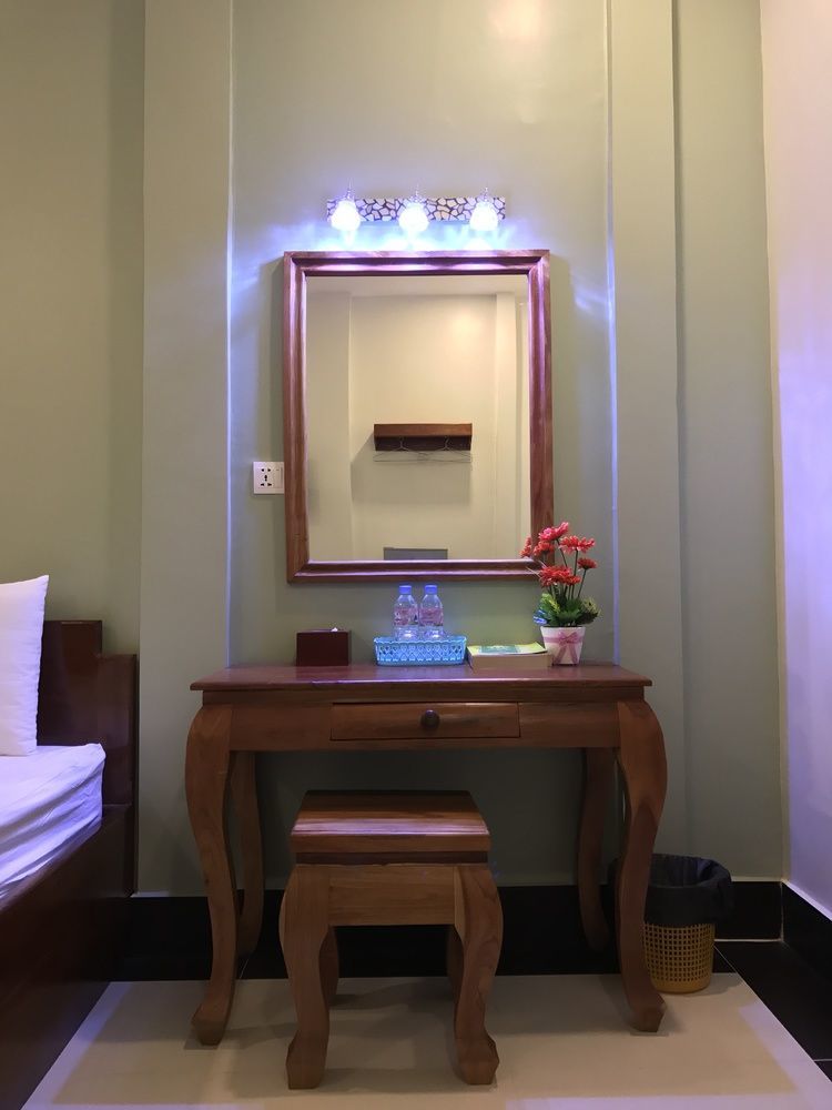 Ny Ka Smy Hotel Phnom-Penh Buitenkant foto