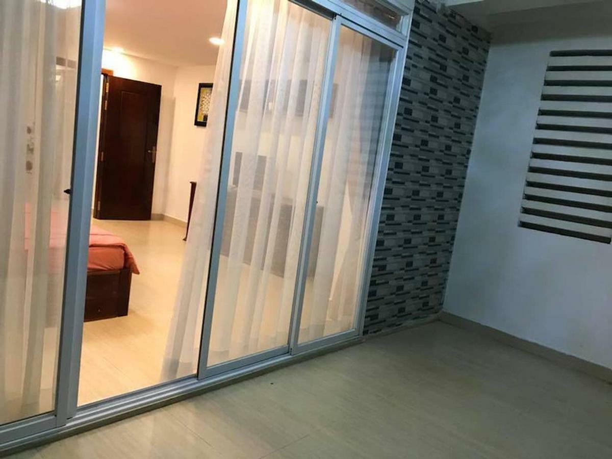 Ny Ka Smy Hotel Phnom-Penh Buitenkant foto
