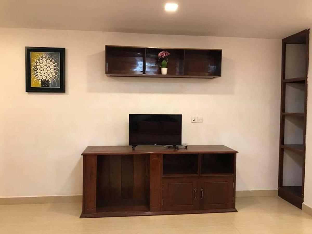 Ny Ka Smy Hotel Phnom-Penh Buitenkant foto