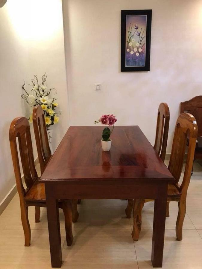 Ny Ka Smy Hotel Phnom-Penh Buitenkant foto