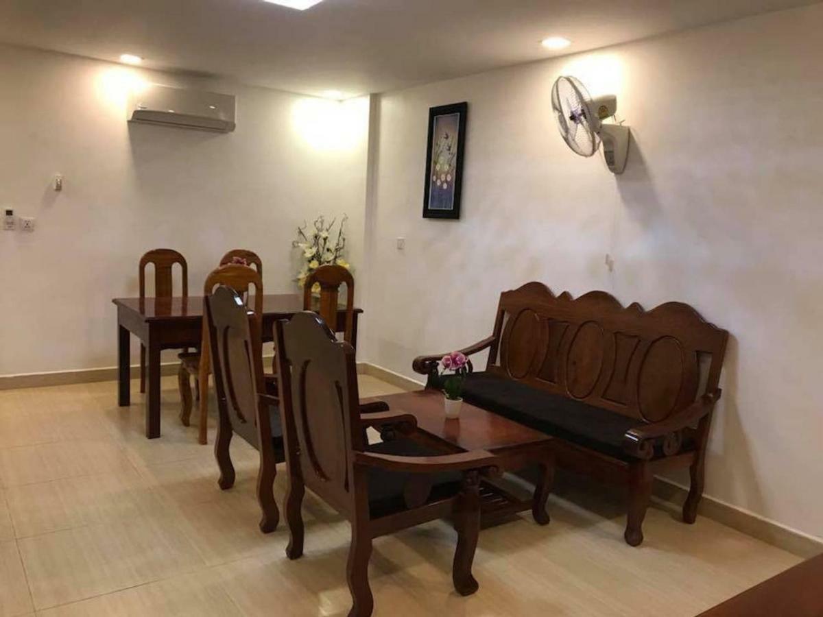 Ny Ka Smy Hotel Phnom-Penh Buitenkant foto